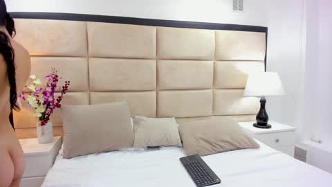 Layla And Fox  online show from 28, 1, 2025