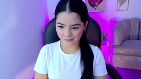 Layla Breezee online show from 26, 4, 2026