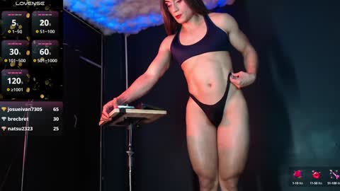 Layla   help me with your thumbs up its important  online show from 29, 12, 2024