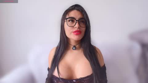 Layla online show from 6, 5, 2026