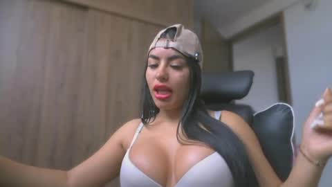 Layla online show from 27, 5, 2026