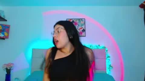 Lia and Rachel online show from 4, 10, 2025