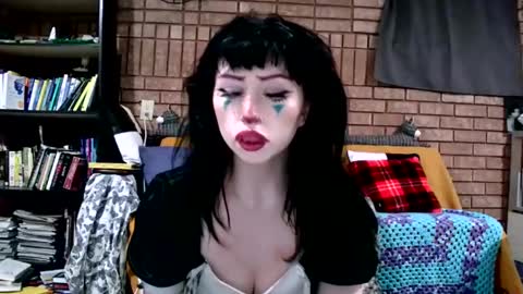 Layla Kills online show from 23, 1, 2025