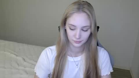 Snapshot of laylapretty001 chatting on 28, 10, 2025 LaylaPretty001 online show from 28, 10, 2025