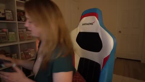 Layla Universe online show from 25, 4, 2026