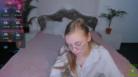 Snapshot of layriantavee chatting on 28, 12, 2024 layriantavee online show from 28, 12, 2024