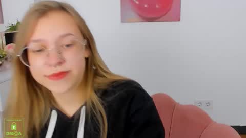 Snapshot of layriantavee chatting on 11, 10, 2025 layriantavee online show from 11, 10, 2025