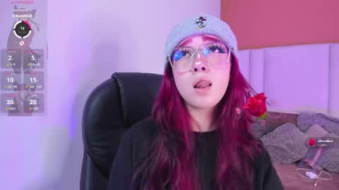 Snapshot of leah_cherry chatting on 28, 4, 2026 Leah online show from 28, 4, 2026
