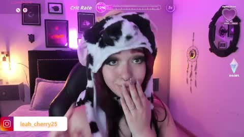 Snapshot of leah_cherry chatting on 4, 6, 2026 Leah online show from 4, 6, 2026