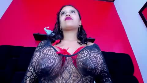 Snapshot of leah_gomed chatting on 19, 12, 2024 Leah online show from 19, 12, 2024