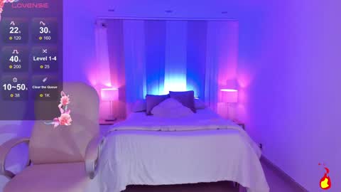 Leah  Greyy online show from 6, 12, 2024