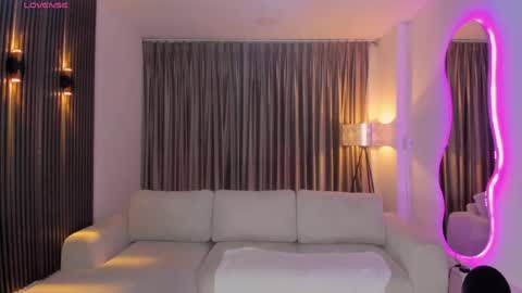 Snapshot of leah_greyy chatting on 5, 5, 2026 Leah Greyy online show from 5, 5, 2026