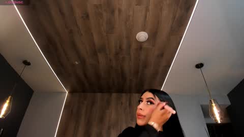 leahlombardi_ online show from 8, 10, 2025