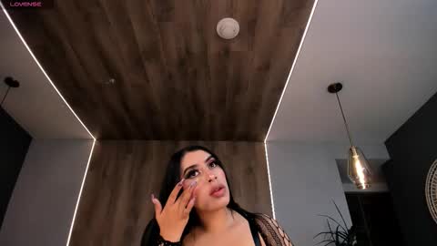 leahlombardi_ online show from 28, 11, 2025