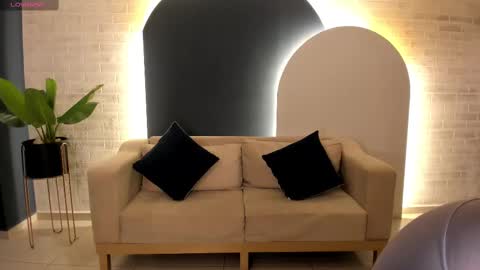 Snapshot of leahnovac chatting on 4, 10, 2025 leahnovac online show from 4, 10, 2025