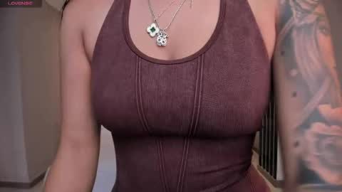 Snapshot of leahnovac chatting on 15, 10, 2025 leahnovac online show from 15, 10, 2025