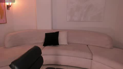 Snapshot of leahnovac chatting on 13, 11, 2025 leahnovac online show from 13, 11, 2025