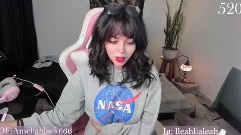  Amelia Black  OF AMELIABLACK666 I lost all my thumbs up help me to get 80 online show from 12, 1, 2026