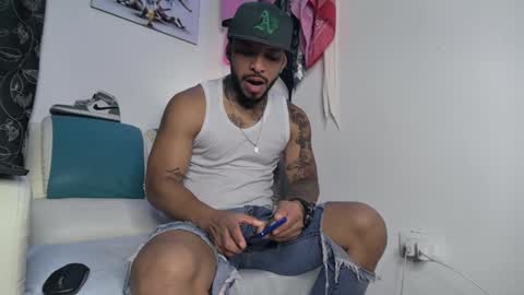 Snapshot of leenar_key chatting on 1, 2, 2025 leenar_key online show from 1, 2, 2025