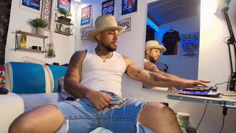 Snapshot of leenar_key chatting on 18, 10, 2025 leenar_key online show from 18, 10, 2025