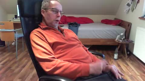 Snapshot of lefti27 chatting on 29, 12, 2024 Dave online show from 29, 12, 2024