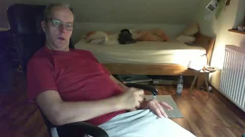 Snapshot of lefti27 chatting on 5, 2, 2025 Dave online show from 5, 2, 2025