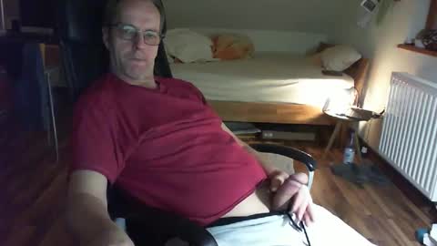 Snapshot of lefti27 chatting on 16, 2, 2025 Dave online show from 16, 2, 2025