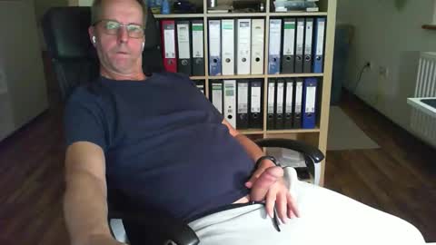 Snapshot of lefti27 chatting on 15, 9, 2025 Dave online show from 15, 9, 2025