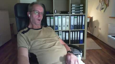 Snapshot of lefti27 chatting on 22, 9, 2025 Dave online show from 22, 9, 2025