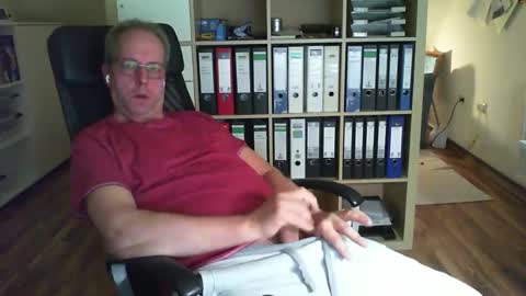 Snapshot of lefti27 chatting on 27, 9, 2025 Dave online show from 27, 9, 2025