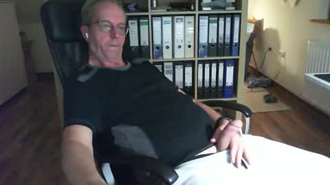 Snapshot of lefti27 chatting on 29, 9, 2025 Dave online show from 29, 9, 2025