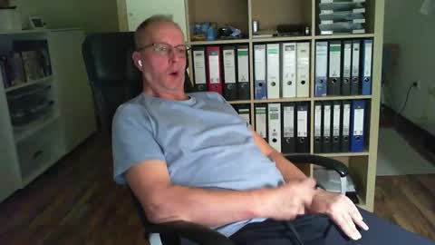 Snapshot of lefti27 chatting on 12, 10, 2025 Dave online show from 12, 10, 2025