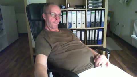 Snapshot of lefti27 chatting on 22, 10, 2025 Dave online show from 22, 10, 2025