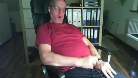 Snapshot of lefti27 chatting on 2, 11, 2025 Dave online show from 2, 11, 2025