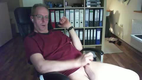 Snapshot of lefti27 chatting on 12, 11, 2025 Dave online show from 12, 11, 2025