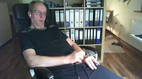 Snapshot of lefti27 chatting on 19, 11, 2025 Dave online show from 19, 11, 2025