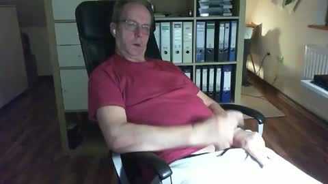 Snapshot of lefti27 chatting on 23, 11, 2025 Dave online show from 23, 11, 2025