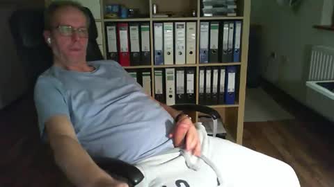 Snapshot of lefti27 chatting on 30, 11, 2025 Dave online show from 30, 11, 2025