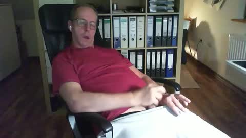 Snapshot of lefti27 chatting on 15, 12, 2025 Dave online show from 15, 12, 2025