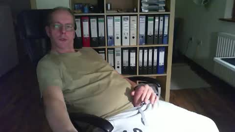 Snapshot of lefti27 chatting on 18, 12, 2025 Dave online show from 18, 12, 2025