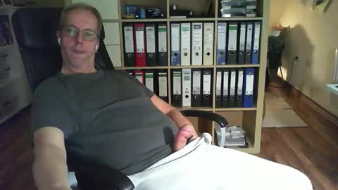 Snapshot of lefti27 chatting on 10, 1, 2026 Dave online show from 10, 1, 2026