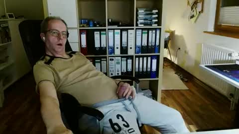 Snapshot of lefti27 chatting on 25, 3, 2026 Dave online show from 25, 3, 2026