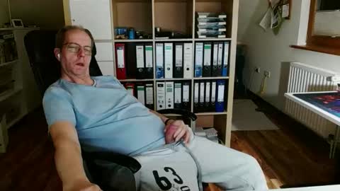 Snapshot of lefti27 chatting on 26, 3, 2026 Dave online show from 26, 3, 2026