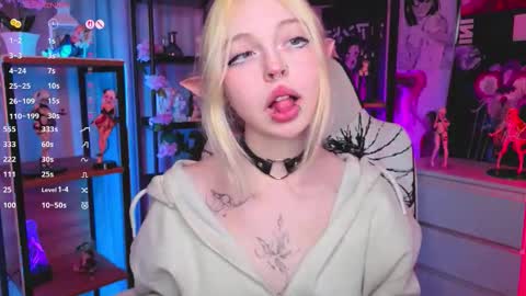 Snapshot of leiladwight chatting on 1, 11, 2025 Leila online show from 1, 11, 2025