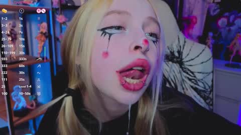 Snapshot of leiladwight chatting on 28, 11, 2025 Leila online show from 28, 11, 2025