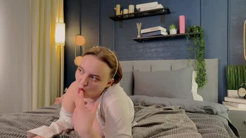 Snapshot of lela_ryan chatting on 9, 1, 2025 Lela online show from 9, 1, 2025