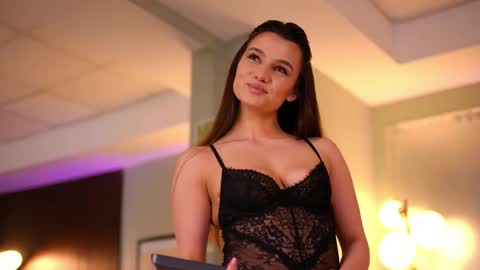 Lena Laurent online show from 22, 4, 2026