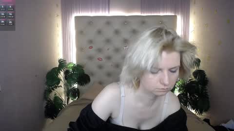 Snapshot of lena_paulles chatting on 6, 12, 2024 Lena online show from 6, 12, 2024