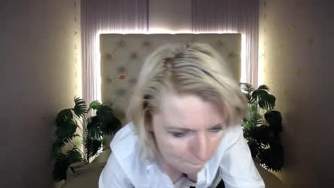 Snapshot of lena_paulles chatting on 27, 12, 2024 Lena online show from 27, 12, 2024