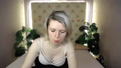 Snapshot of lena_paulles chatting on 2, 3, 2025 Lena online show from 2, 3, 2025